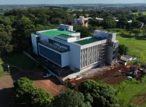 obra-com-recursos-do-estado,-biblioteca-central-da-uel-chega-a-85%-de-conclusao