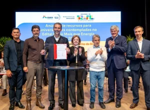 Gleisi participa de anúncio de R$ 102 milhões para instalação de placas fotovoltaicas em universidades