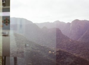 mostra fotográfica “Nem frio, nem calor, apenas o cheiro de Jasmim”