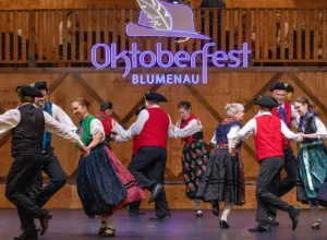 Oktoberfest Blumenau--Gemutliche--Divulgacao-