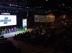 Lideranças e representantes do setor produtivo discutiram os desafios que dependem de ações conjuntas.
Divulgação Alimenta
