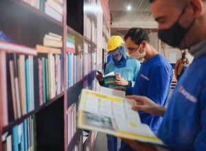 Novos "Canteiros da Leitura" ampliam conhecimento e incentivam hábito de leitura entre profissionais da construção civil Divulgação Grupo A.Yoshii
