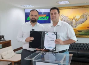 O governador Carlos Massa Ratinho Junior assinou nesta quarta-feira (24) a ordem de serviço para a retomada das obras do Centro Estadual de Educação Profissional (CEEP) de Colorado, no Noroeste do Estado. Foto: Geraldo Bubniak/AEN