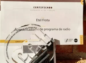 Prêmio de Melhor Podcast para "POEMODA" (Divulgação)