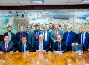 abriel Lemes - MDIC Representantes do Sistema CFT/CRTs e dos técnicos industriais ao lado do vice-presidente da República e ministro do Desenvolvimento, Indústria, Comércio e Serviços (MDIC), Geraldo Alckmin