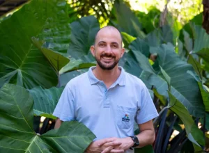 Foto do médico-veterinário da Itaipu, Pedro Teles. Crédito: Sara Cheida/Itaipu Binacional