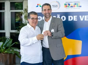 Diretor-geral Enio Verri, presidente do Instituto de Saúde Pró-Vida, Mario Makoto Takayanagui e diretor administrativo Iggor Rocha.