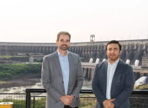O delegado Marcos Farias, chefe da Assessoria de Informações da Itaipu, e Valdecy Urquiza, da Interpol