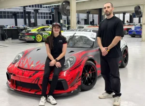 Antonella Bassani, pilota patrocinada pelos lubrificantes Mobil™ na Porsche Cup, terá carro especial para a grande final da temporada Divulgação