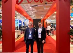 Clayton Begido, Gestor de Conectividade e Aviação, e Rafael Carrara, analista de Airline Marketing Divulgação BH Airport