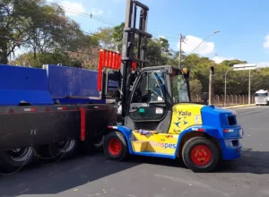 Barreiras de concreto que delimitarão o circuito começaram a ser instaladas na manhã desta quarta feira Foto: Felipe de Jesus