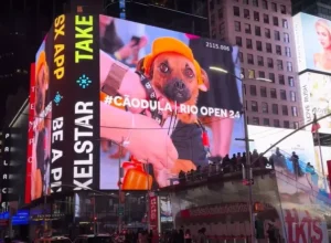 PremieRpet CãoDulas ganham destaque na Times Square, em Nova York