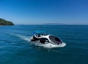 Divulgação/Instituto Argonauta A hidronave Nautilus realiza passeios com abordagem ambiental e científica no litoral de Ubatuba.