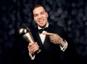 Ederson-melhor-do-mundo-foto-Michael-Regan-FIFA