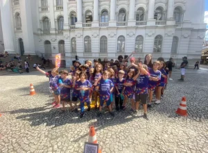 Escola de Curitiba promove aulas de campo semanais Vinícius Fávero