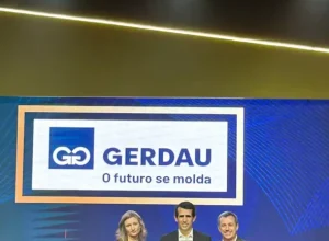 Gustavo Werneck, CEO da Gerdau, recebe a premiação Valor 1000