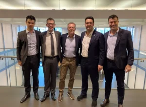 Daniel Pimentel Slaviero, presidente da Copel; Eduardo Bekin, CEO Invest Paraná, Marcel Malczewski, CEO da TM3 Capital; Ratinho Júnior, governador do estado e Victor Casagrande, diretor institucional Divulgação