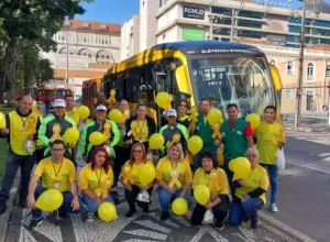 -Funcionários da Auto Viação Azul fazem campanha educativa nas vias expressas.