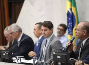 Ricardo Barros apoia iniciativas para impulsionar produção leiteira no Paraná