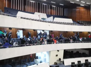 Cerca de 300 manifestantes invadiram ALEP. Foto mídias sociais