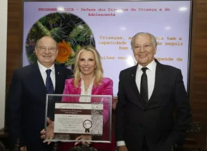 Cida Borghetti é nomeada patronesse do Programa DEDICA,