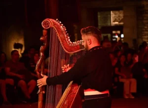 Apresentações do Marco ganham o som da harpa paraguaia