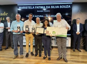 Legenda: Maristela está entre as mulheres do Norte Pioneiro do Paraná que foram destaque na 22ª edição do concurso Café Qualidade Paraná _Créditos: Divulgação/Sicredi_