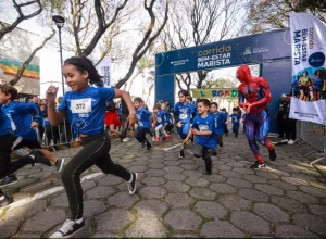 Por uma demanda dos colaboradores, neste ano a Corrida Marista abriu a categoria Kids, para que pais e filhos pudessem correr juntos Divulgação/Grupo Marista