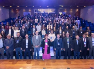 Seminário Estadual da Rede de Secretários 2025 reuniu mais de 150 gestores de 102 municípios paranaenses para troca de experiências e integração de políticas públicas. Fotos: Inove.