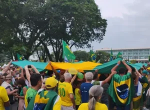 manifestacao-brasil-curitiba-centrocivico