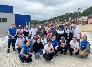 Voluntários realizam mutirão em associação de aten.dimento a pessoas com deficiência na Região Metropolitana de Curitiba (PR). Voluntários realizam mutirão em associação de aten.dimento a pessoas com deficiência na Região Metropolitana de Curitiba (PR). Fernanda Ramos.