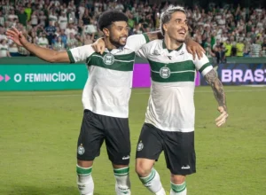 Itens-do-Coritiba-Mes-das-Mulheres-divulgacao