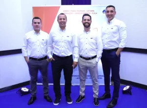 Equipe Autoglass: o gerente comercial, Stefano Caldas, o vice-presidente do Grupo Autoglass e head da Autoglass, Flavio Cezario, o gerente executivo de vendas, Ramon Gouvea e o supervisor de produto, Leonardo Gobeti.