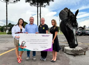 A gerente de marketing do Jockey Plaza, Michelle Cirqueira, o superintendente do shopping, Daniel Bueno, a Major Ivane Jenck e a presidente da ONG ATPE, Maró Barreto. Créditos: Bruna Benazzi