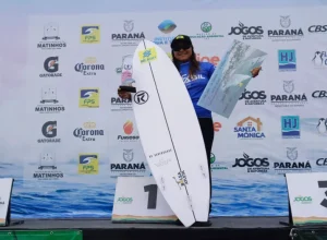 _Juliana dos Santos fica em primeiro lugar na Taça Brasil 5000. Foto. @cabralwaves