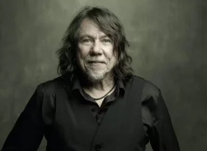 Lenine-vencedor-de-sete-Grammys-Latino-sera-uma-das-atracoes-do-Festival-Paulo-Leminski-2025-Cred.-Jairo-Goldflus