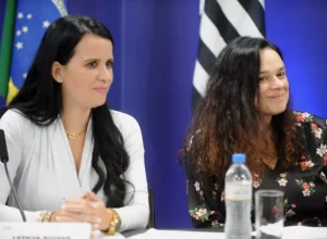 Janaina Paschoal recebe maior honraria da Assembleia Legislativa de São Paulo