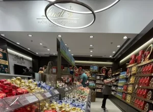 Guilherme Tel Lindt inaugura em Maringá para a Páscoa