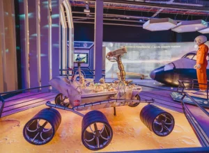 West Plaza _Missao-marte-dia-1-noite-49