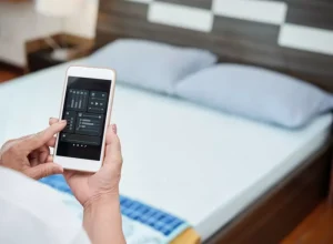 Motéis investem em ambientes tecnológicos Freepik