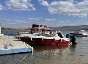 Passeio-de-lancha-por-Patricia-Chemin-400x225@2x (1)