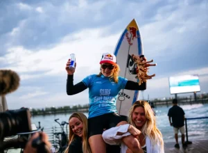 Caitlin Simmers vence o WSL Surf Abu Dhabi Pro 2025