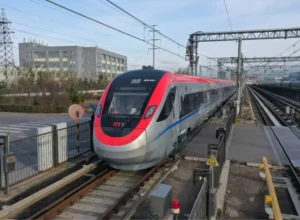 _Trem-da-EFE-partindo-de-Santiago-para-Chillan