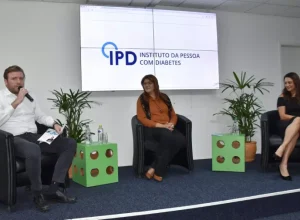 Vereador Alexandre Leprevost_ secretária de Educação, Maria Sílvia Bacila e a presidente do Instituto da Pessoa com Diabetes, Dra. Angela Nazário - foto Divulgação (2)