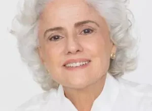 Leo Aversa Marieta Severo, madrinha da campanha Setembro em Flor, do Grupo Brasileiro de Tumores Ginecológicos (EVA)