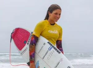 Luara ocupa hoje a 13ª posição e precisa finalizar o ano entre os sete melhores para concluir a transição do esporte amador para o profissional Divulgação/Clear Correct