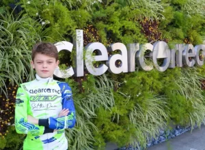 Para garantir o sorriso no pódio, o piloto está iniciando o tratamento ortodôntico com os alinhadores da ClearCorrect, sua nova patrocinadora nas pistas Créditos: Valterci Santos/ClearCorrect