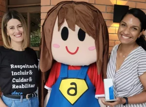 Divulgação Michele Alves, Relações Institucionais da Afece e Letícia Oliveira, analista de marketing da ACOM Sistemas