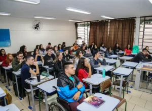 escolas_curitiba__aulas escola pública