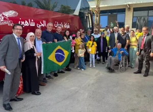 Grupo de brasileiros em Jericó, onde fizeram os trâmites de imigração antes de cruzar a fronteira com a Jordânia. Foto: Representação do Brasil em Ramala, na Cisjordânia